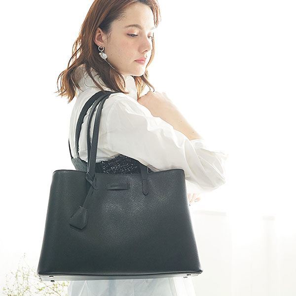 マーキュリーデュオ（MERCURYDUO ）/通勤・通学にも！両アオリポケットA4トートバッグ　キーチャーム付