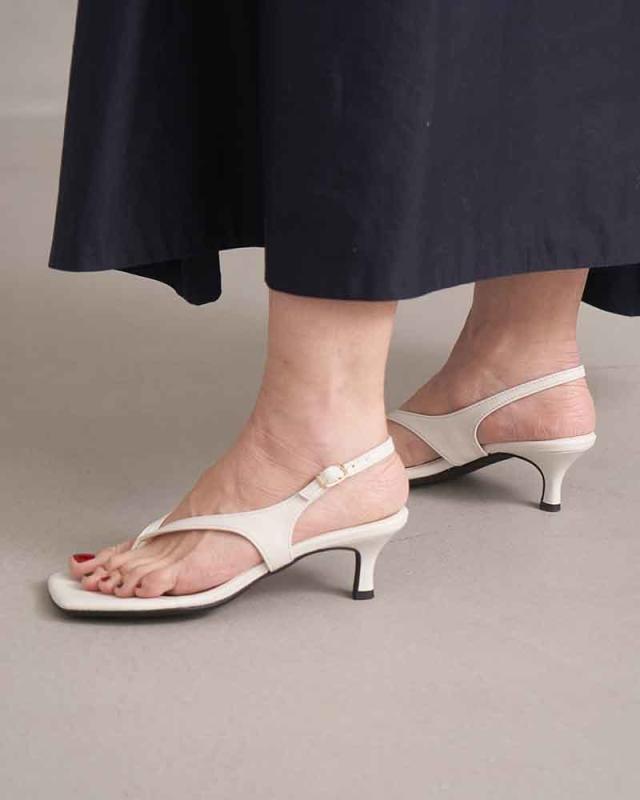 フォアモスマルコ（FOREMOS marco）/キトゥンヒールトングサンダル