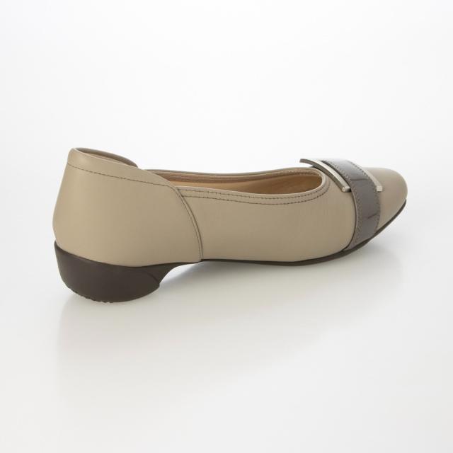 アトリエ（Atelier）/【3E】バックルモチーフパンプス