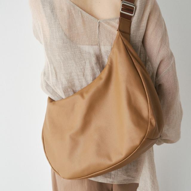 ラシット（russet）/ソフトレザーラウンドビッグショルダー