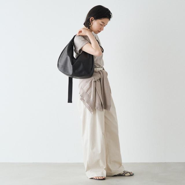 超美品ラシット今期A4入るソフトレザーラウンドビッグショルダーバッグ金具シルバー 超美品ラシット今期A4入るソフトレザーラウンドビッグショルダーバッグ