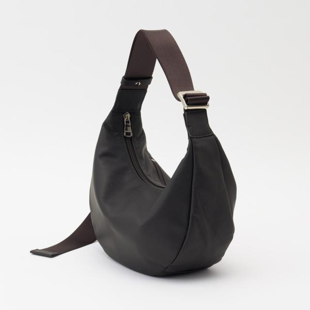 ラシット（russet）/ソフトレザーラウンドショルダーバッグ〈UNISEX
