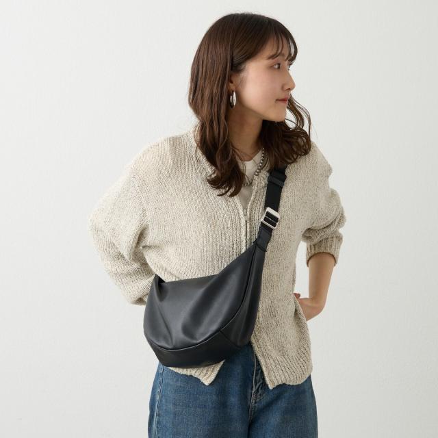 ラシット（russet）/ソフトレザーラウンドショルダーバッグ〈UNISEX