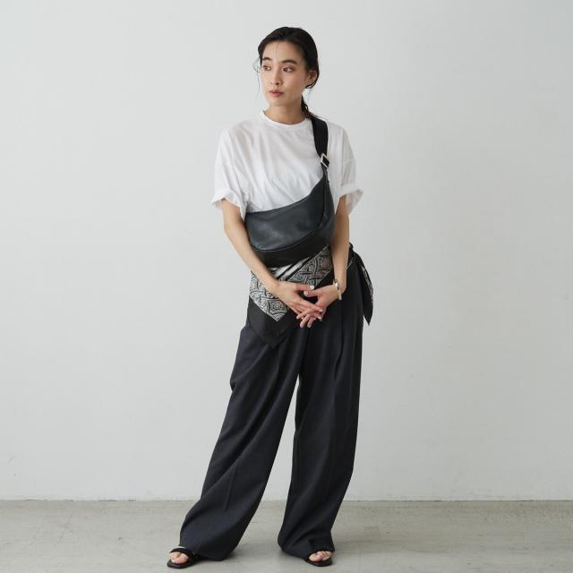 ラシット（russet）/ソフトレザーラウンドショルダーバッグ〈UNISEX