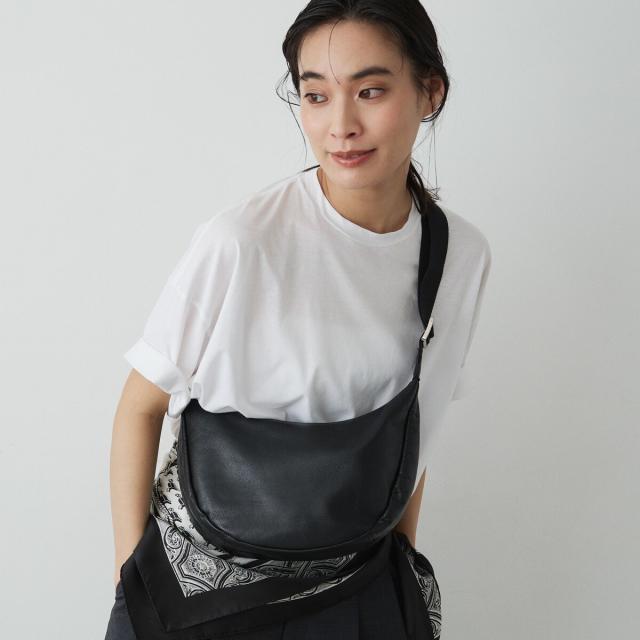 russet(ラシット) ショルダーバッグ美品  - 軽量340g/旅行】ソフトレザーラウンドショルダーバッグ(CE-1326