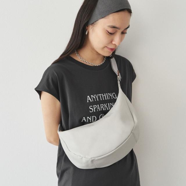 ラシット（russet）/ソフトレザーラウンドショルダーバッグ〈UNISEX