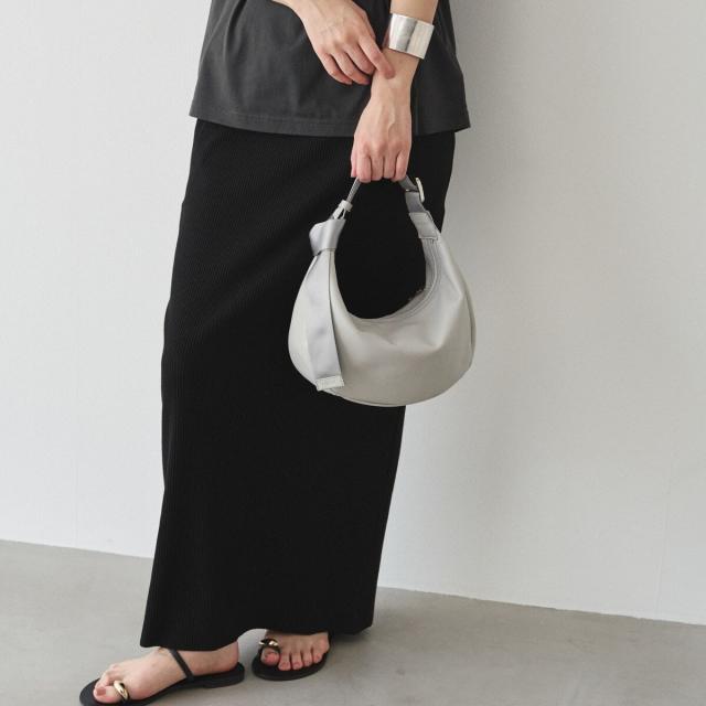 ラシット（russet）/ソフトレザーラウンドショルダーバッグ〈UNISEX