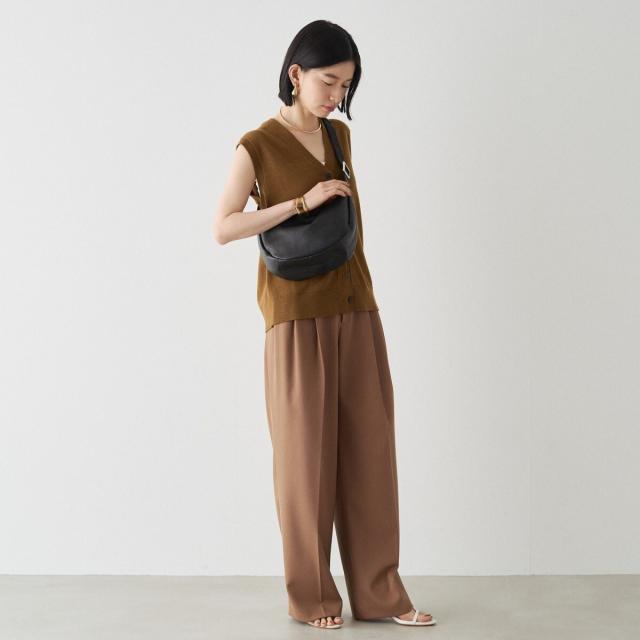 ラシット（russet）/ソフトレザーラウンドショルダーバッグ〈UNISEX