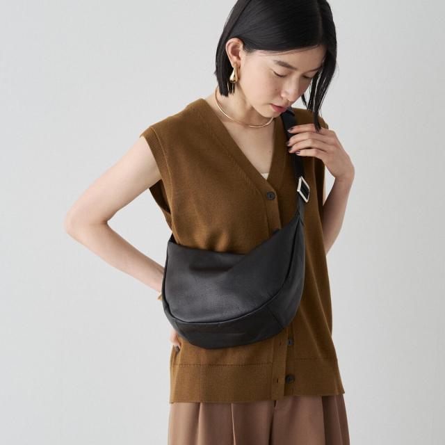ラシット（russet）/ソフトレザーラウンドショルダーバッグ〈UNISEX