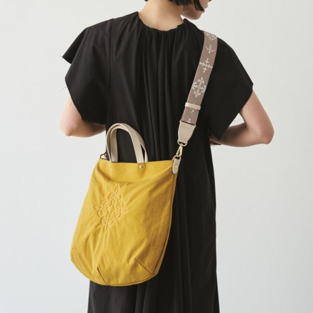 russet ラシット トートバッグ ラシット（russet）/〈新色追加〉スリム2WAYトートバッグ ＜ナイロン