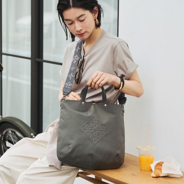 【美品】ラシット ふっくらトートバッグ ナイロン レザー ライトブルー A4可能 ラシット(russet)/【ベストセラーアイテム!】コーデュラ