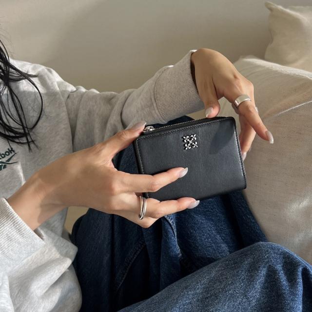 ラシット（russet）/ミニモノグラムプレートハーフウォレット(SO−421