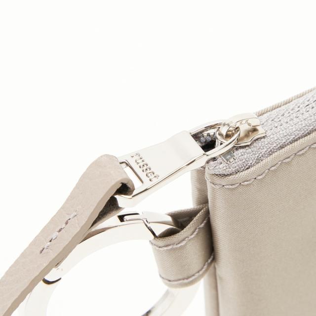 ラシット（russet）/カラビナ付きスクエアフラットポーチ(Z−207)の