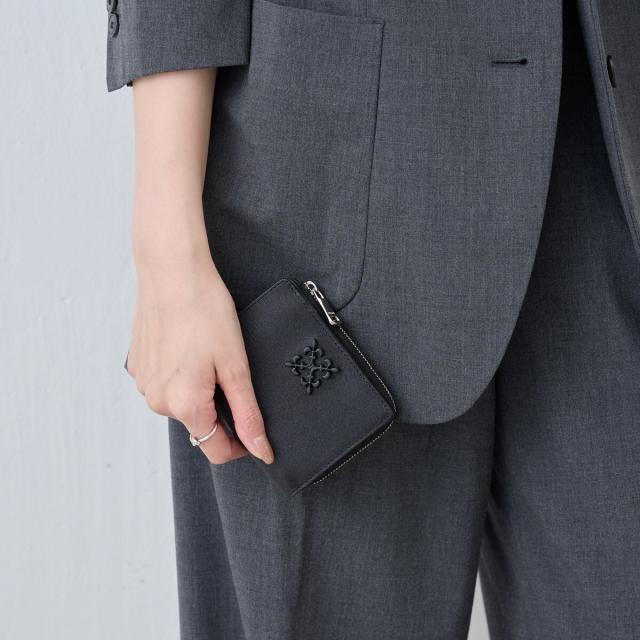 ラシット（russet）/【2025SS新作】［水シボレザー］モノグラムプレートハーフウォレット(SO−419)の通販は