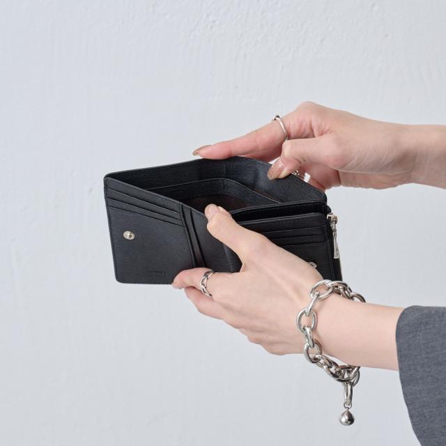 ラシット（russet）/【2025SS新作】［水シボレザー］モノグラムプレートハーフウォレット(SO−419)の通販は