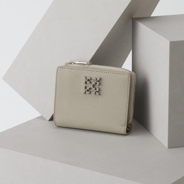 ラシット（russet）/【2025SS新作】［水シボレザー］モノグラムプレートハーフウォレット(SO−419)の通販は