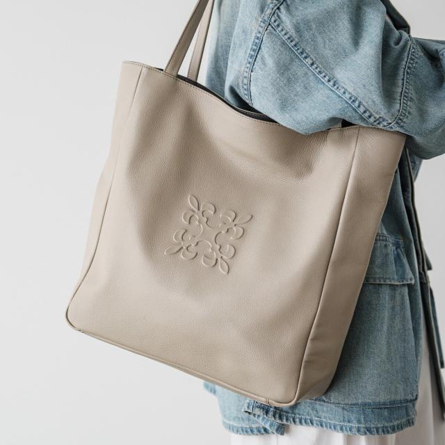 【新品・未使用】ラシット　Russet 革　バッグ 未使用 russet ラシット レザー ショルダーバッグ 黒 肩掛け
