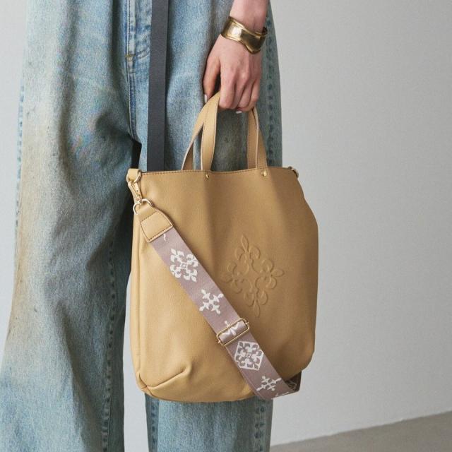 ラシット（russet）/スリム2WAYトートバッグ ＜エンボスモノグラム