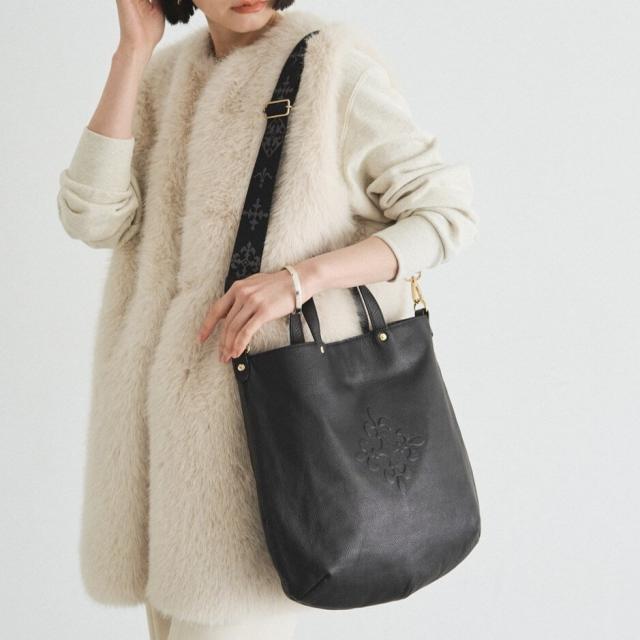 ラシット（russet）/【名品】エンボスモノグラム 2WAYトートバッグ(CE−1611)