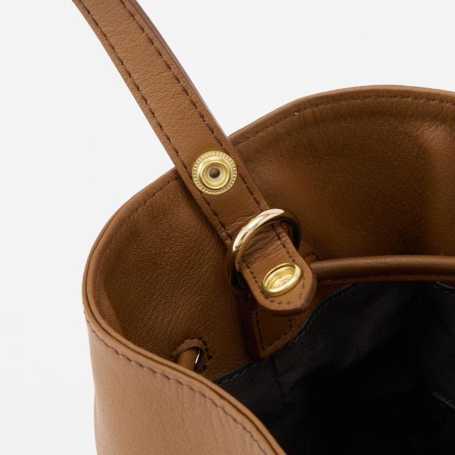 ラシット（russet）/レザー巾着バケットバッグ(CE−1614)の通販はau