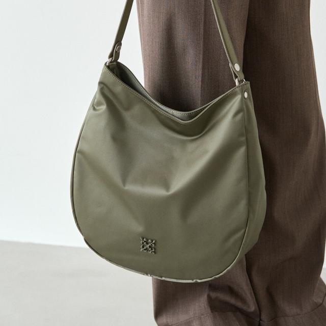 ラシット（russet）/［仕切りあり］クラウズナイロン 縦長2WAY