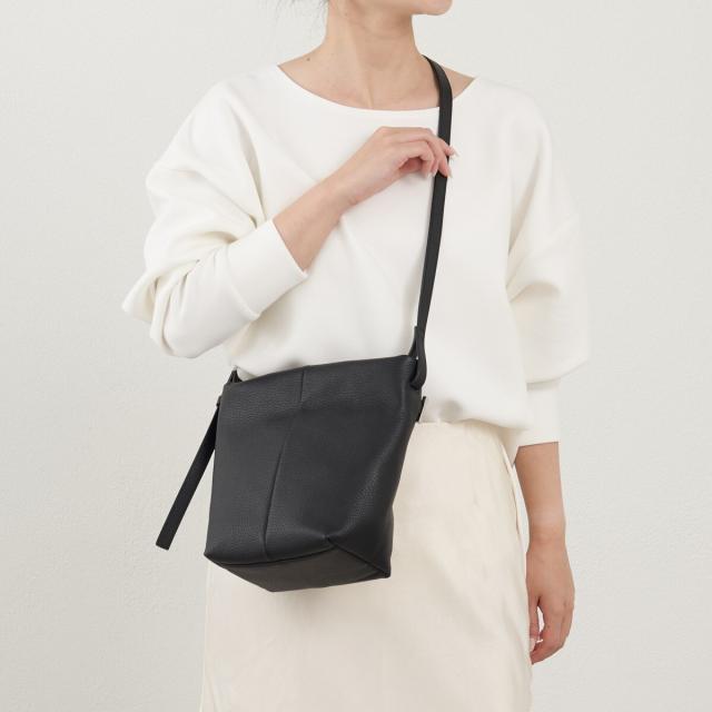 ラシット（russet）/レザーミニショルダーバッグ(CE−1657) ラシット（russet）/レザーミニショルダーバッグ(CE−1657)の通販はau