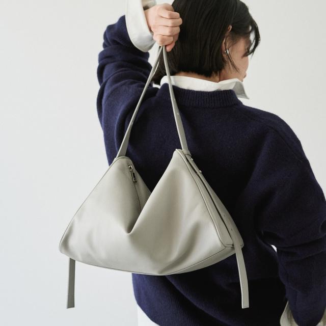 ラシット（russet）/トライアングルショルダーバッグ(CE−1675)の通販