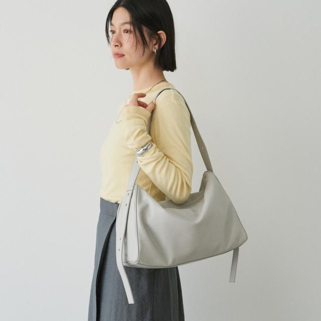 ラシット（russet）/トライアングルショルダーバッグ(CE−1675)の通販