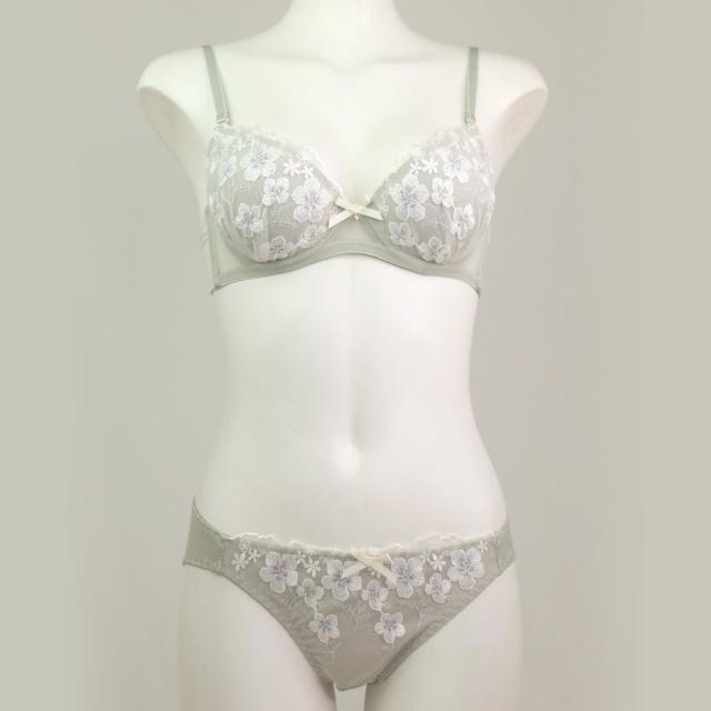 フランデランジェリー（fran de lingerie）/刺繍が可愛いブラ