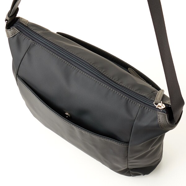 ショゾン（SCHOZON）/【ショゾン】プリート ショルダーバッグ A4サイズ