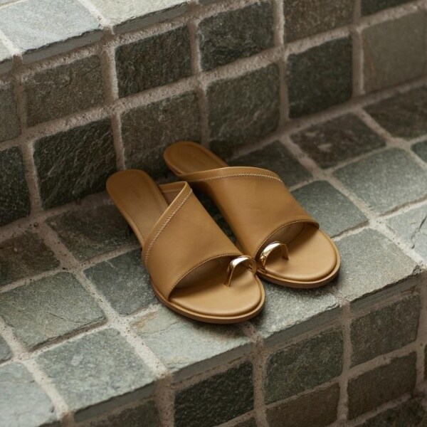 ギャレスト（GALLEST）/【LE VERNIS】Toe ring sandals