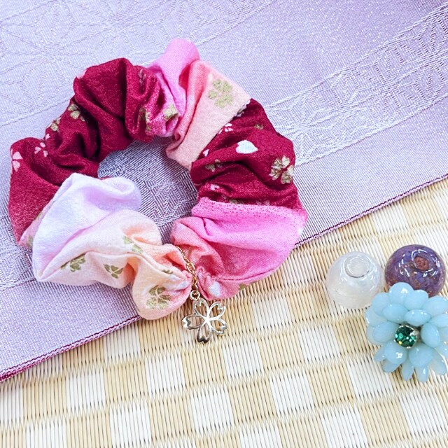 桜柄2点春シュシュ♡ハンドメイド♡ ハンドメイドシュシュ☆さくらんぼ柄2個セット - メルカリ