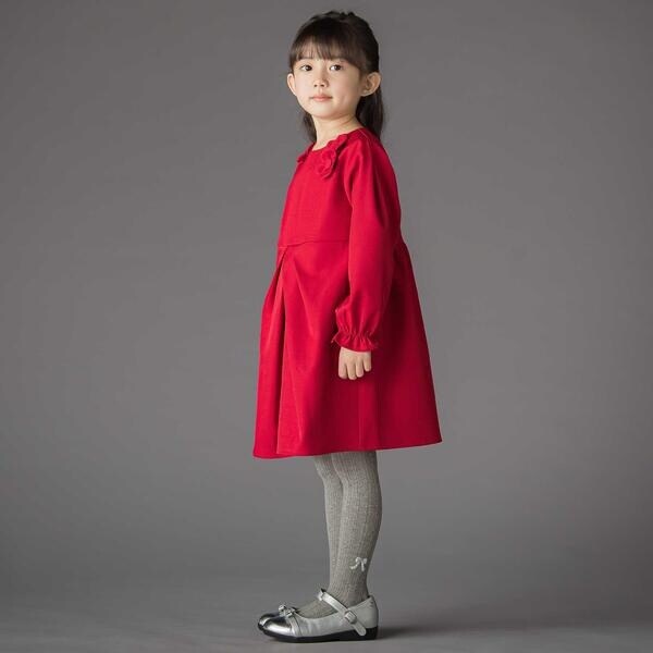 ベベ プチ ポワ ヴェール（BeBe Petits Pois Vert）/立体花モチーフ斜めタックワンピース(95~150cm)_5
