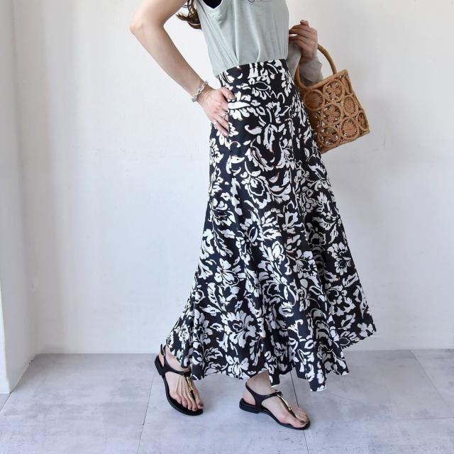 カランシエル（quaranciel）/quaranciel:〈洗濯機可能〉リーフプリント セミフレア ロング スカートの通販は 7,139円