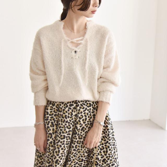 カランシエル（quaranciel）/quaranciel:〈手洗い可能〉フェザーヤーン レースアップ ラメ スキッパー ニット