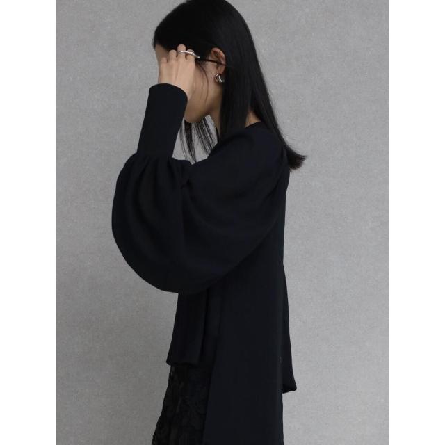 レジル（resil）/バックボタンボリュームスリーブブラウス
