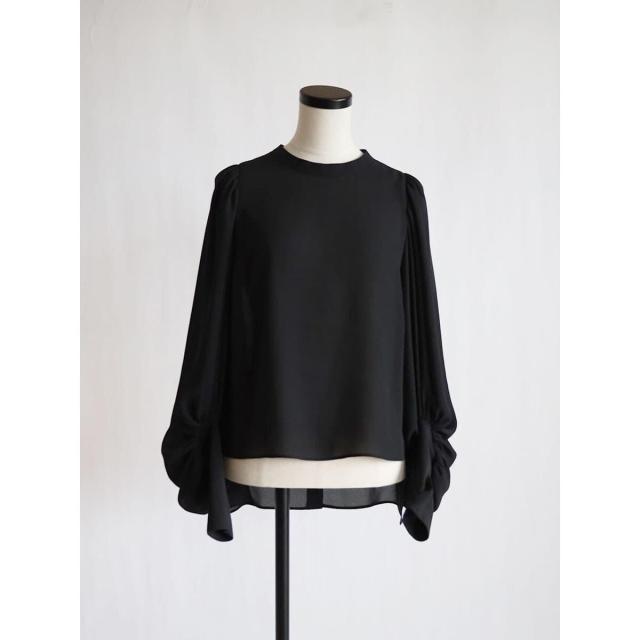 レジル（resil）/バックボタンボリュームスリーブブラウス