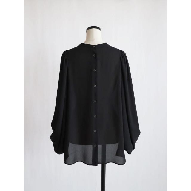 レジル（resil）/バックボタンボリュームスリーブブラウス