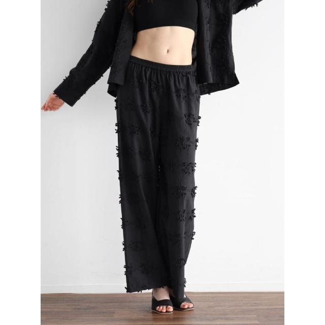 ヴァン（Vin）/3Dフラワー刺繍コットンパンツ