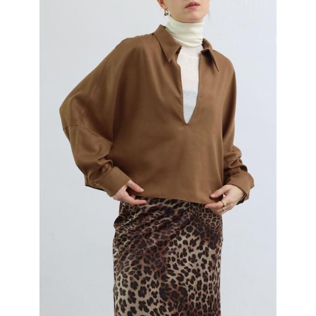 アーガ（Aga）/スエードライクスキッパーブラウス