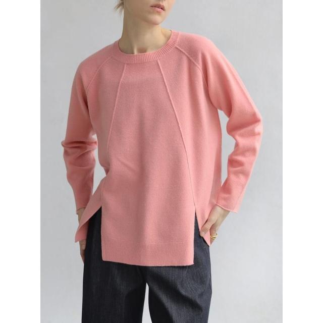 アーガ（Aga）/圧縮ウールフロントスリットクルーネックニット