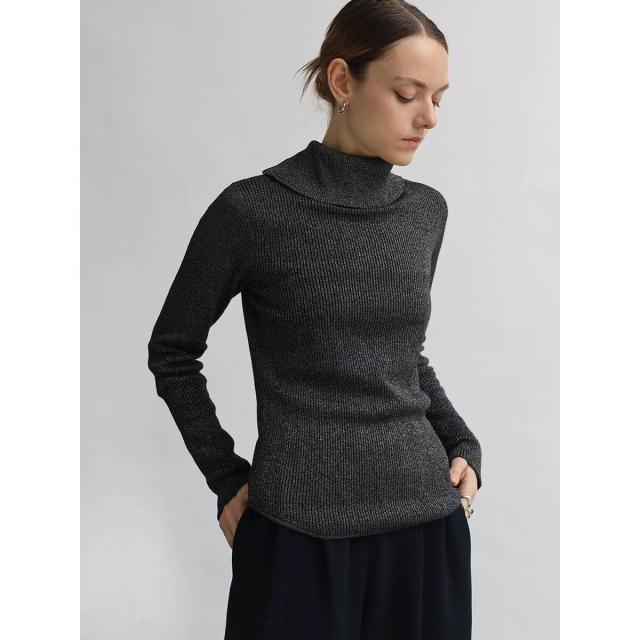 アーガ（Aga）/バックジップタートルネックリブニット