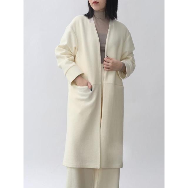 アーガ（Aga）/圧縮ウールノーカラーガウン