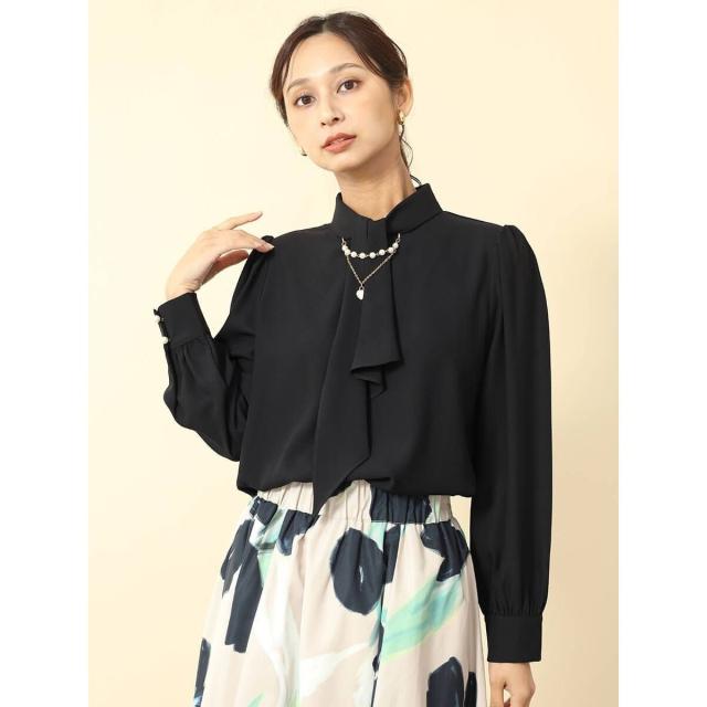 フェンネル（FENNEL）/ハートビジュー付きスカーフタイブラウス