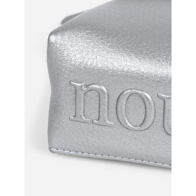 ヌエール（nouer）/ボトムエンボスショルダーバッグ(Ivory Silver)の