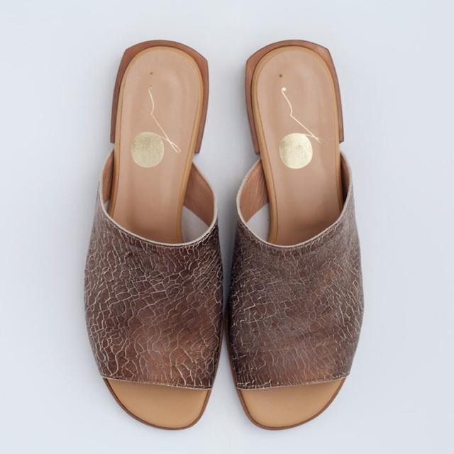 ジーアール（gr．）/本革やわらかミュールサンダル／ブロンズクラッキング（約22cm−26cm)