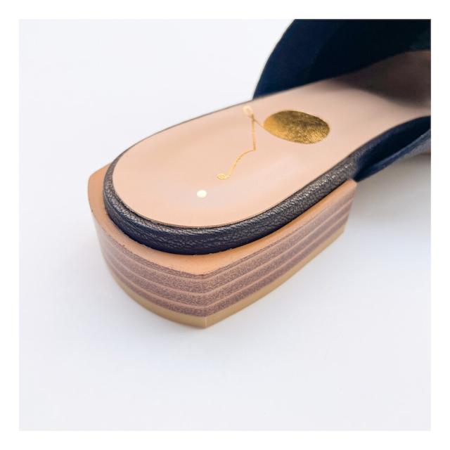 ジーアール（gr．）/本革やわらかミュールサンダル／グリーンエナメル