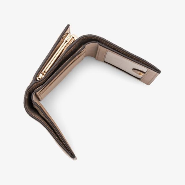 マイケル・教科課程（Michael Kors）/JET SET TRAVEL パウダーコンパクト ウォレット 並み並み