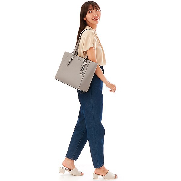 マイケル・コース（Michael Kors）/CHARLOTTE 3 IN 1 トート ラージの通販はau PAY マーケット - Brand  Square by OIOI （ブランドスクエアbyマルイ） | au PAY マーケット－通販サイト