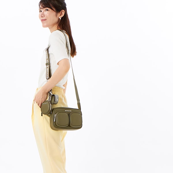 マイケル・コース（Michael Kors）/JET SET ITEM MD PKT XBDY W ATTCH クロスボディ